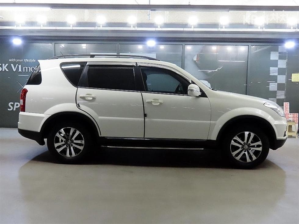 KG Mobility RextonW7-seater (Limousine) 4WD RX7 Luxury - 3