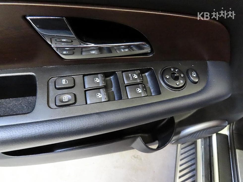 KG Mobility RextonW7-seater (Limousine) 4WD RX7 Luxury - 13