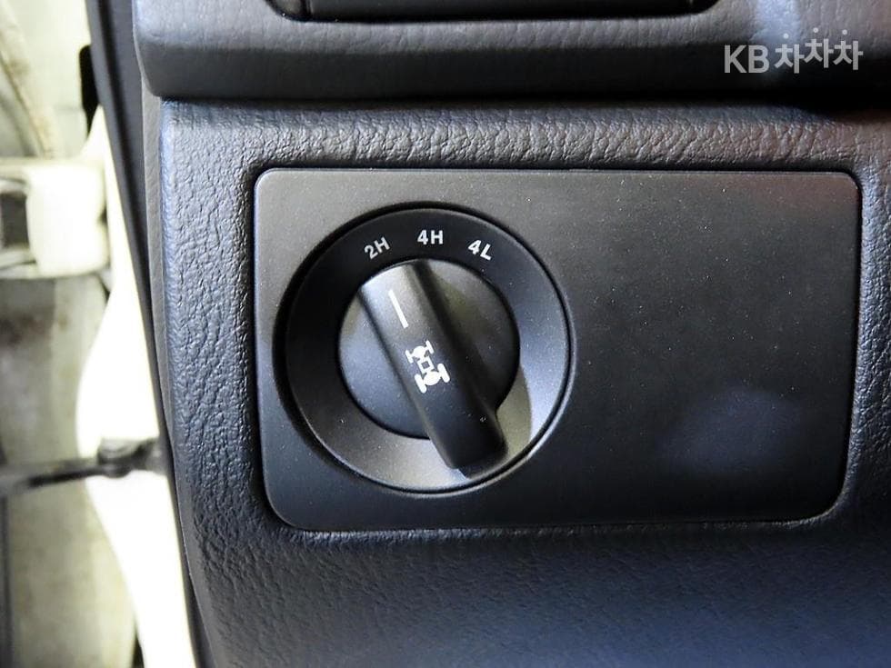 KG Mobility RextonW7-seater (Limousine) 4WD RX7 Luxury - 14