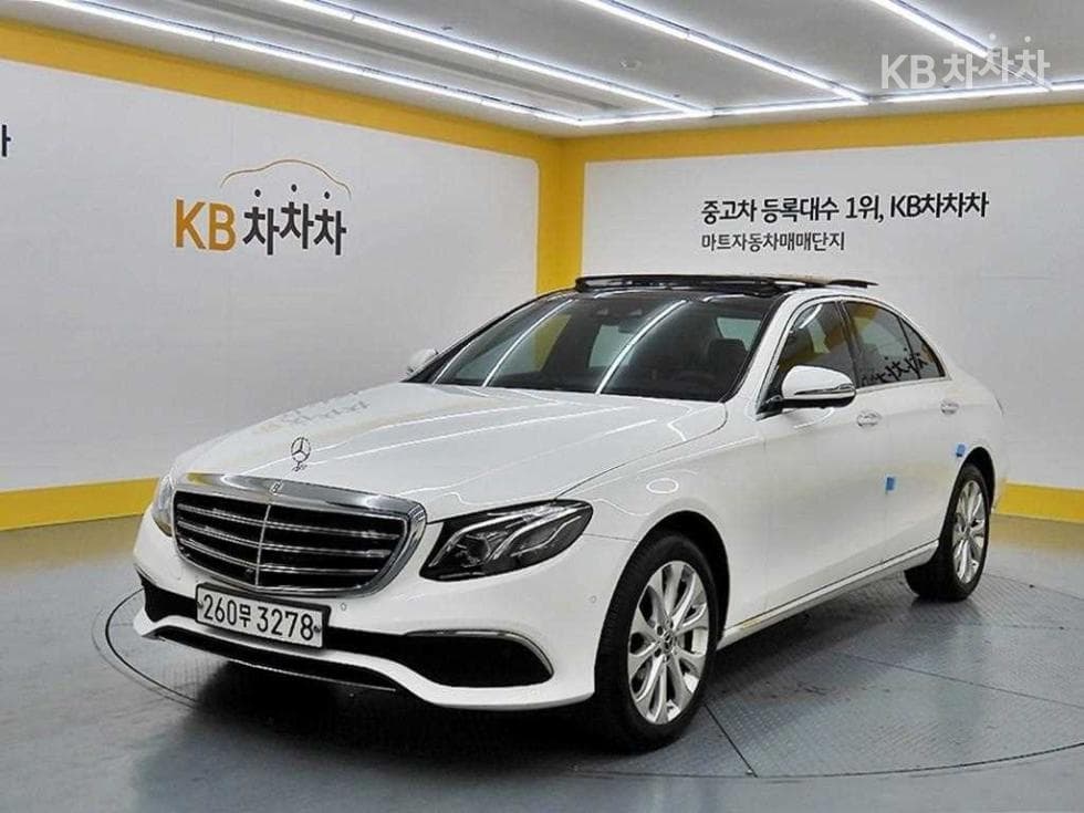 Mercedes-Benz E-Class (W213) E300 4Matic Exclusive - Image 1