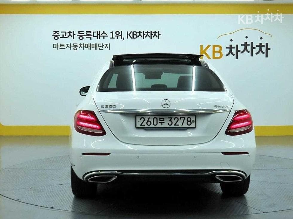 Mercedes-Benz E-Class (W213)E300 4Matic Exclusive - 3