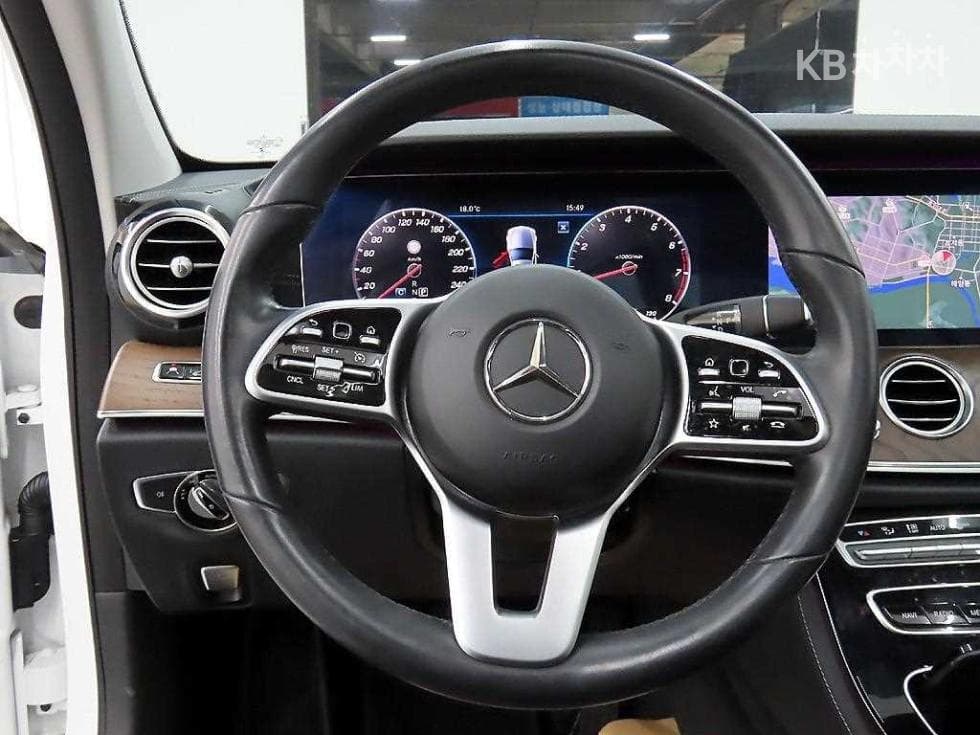 Mercedes-Benz E-Class (W213)E300 4Matic Exclusive - 9