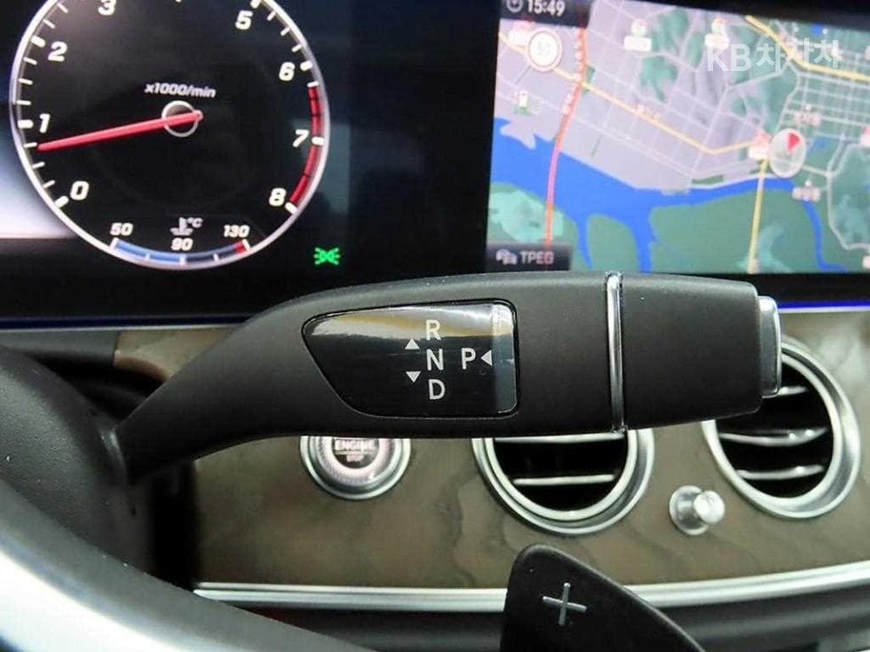 Mercedes-Benz E-Class (W213)E300 4Matic Exclusive - 10