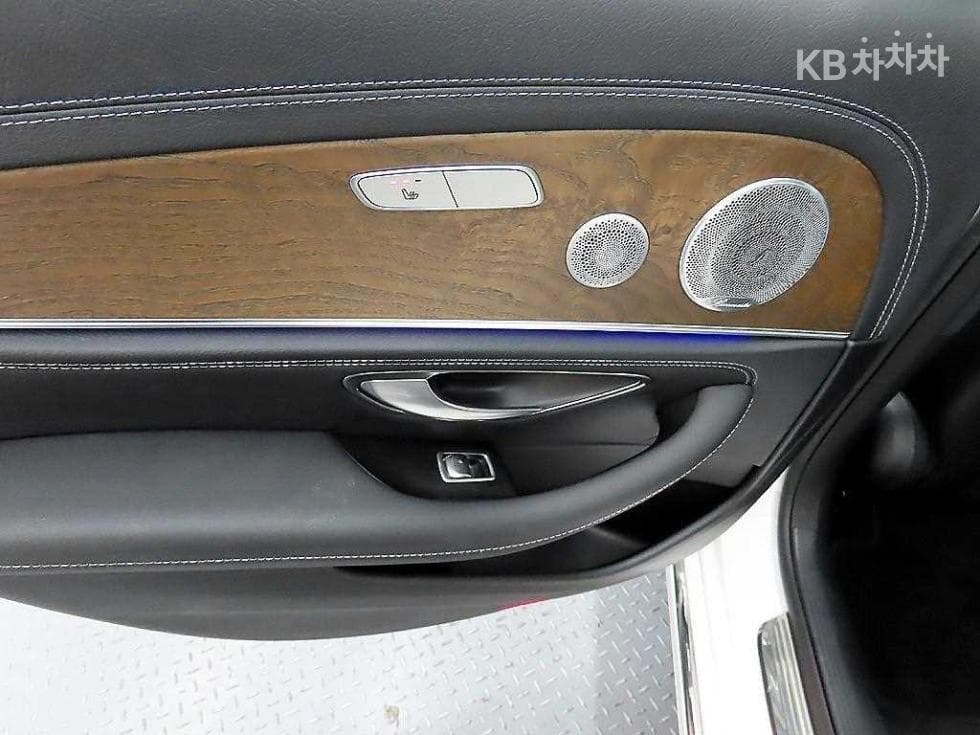 Mercedes-Benz E-Class (W213)E300 4Matic Exclusive - 12