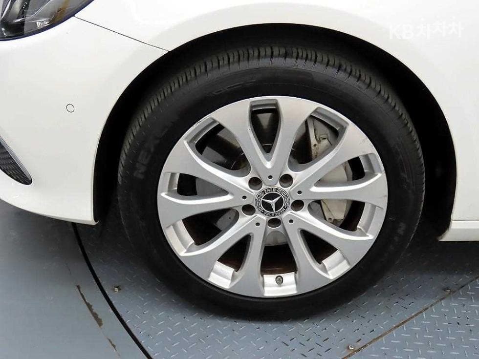 Mercedes-Benz E-Class (W213)E300 4Matic Exclusive - 20