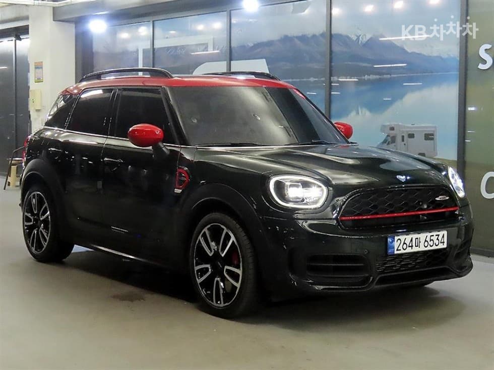 Mini Countryman (F60) 2.0 Cooper JCW All4 Launch Pack - Image 1