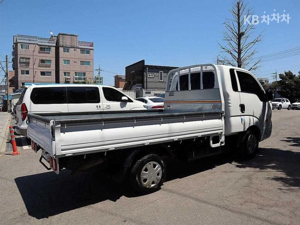 Kia Bongo 3 (light truck)1 Ton King Cab Extra Long CRDi Luxury - 4