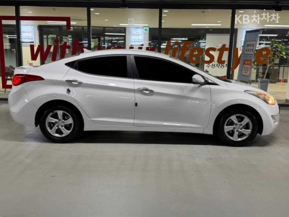 Hyundai Avante (Elantra)MDM16 GDi LUXURY - 3