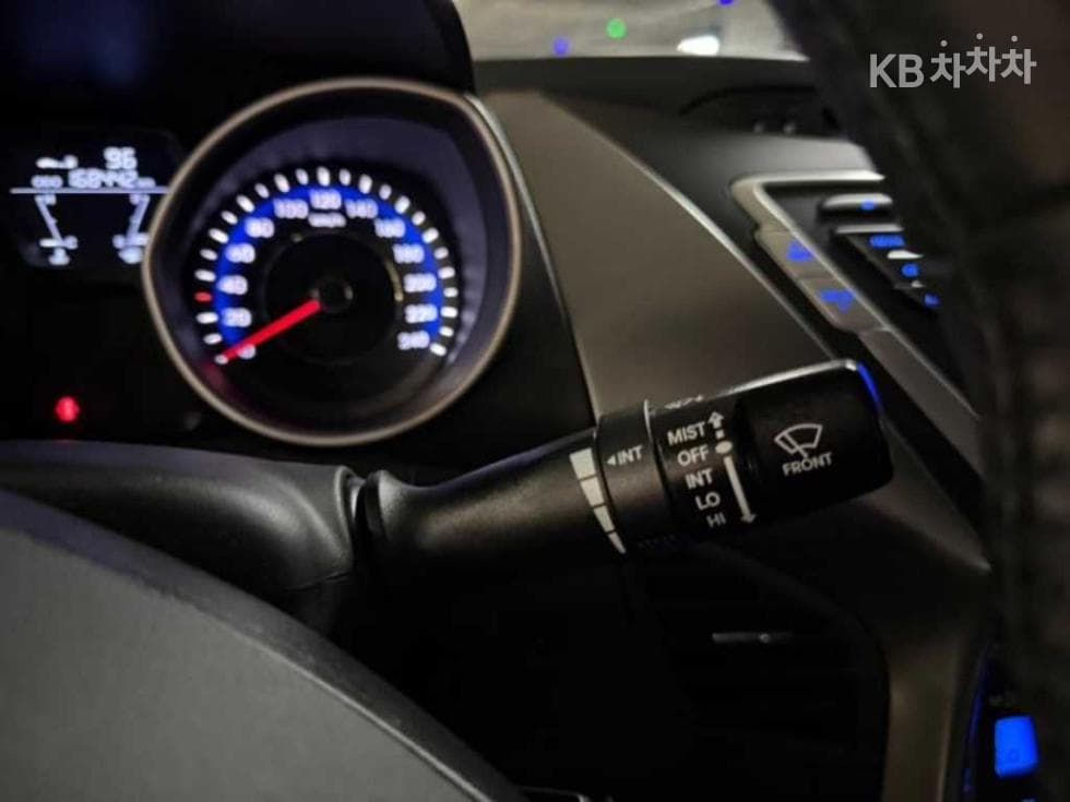 Hyundai Avante (Elantra)MDM16 GDi LUXURY - 14