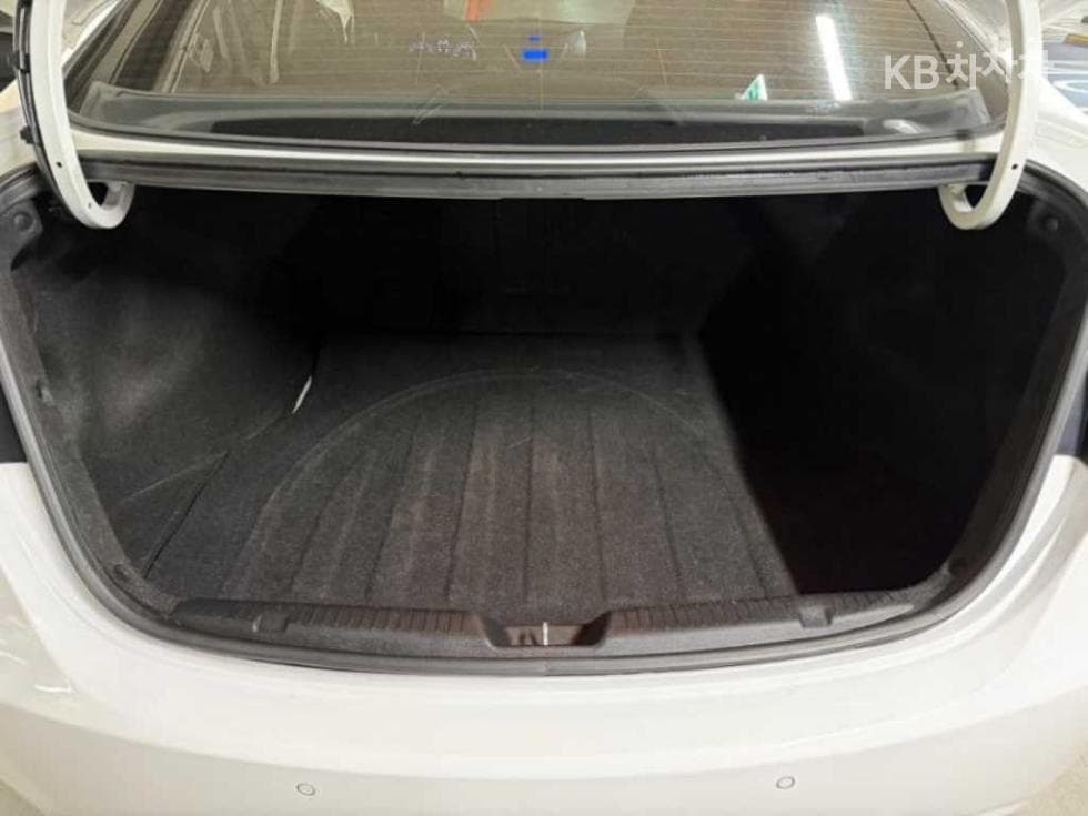 Hyundai Avante (Elantra)MDM16 GDi LUXURY - 18