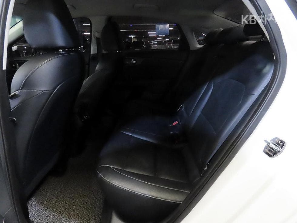 Kia All New K31.6 Gasoline Prestige - 7