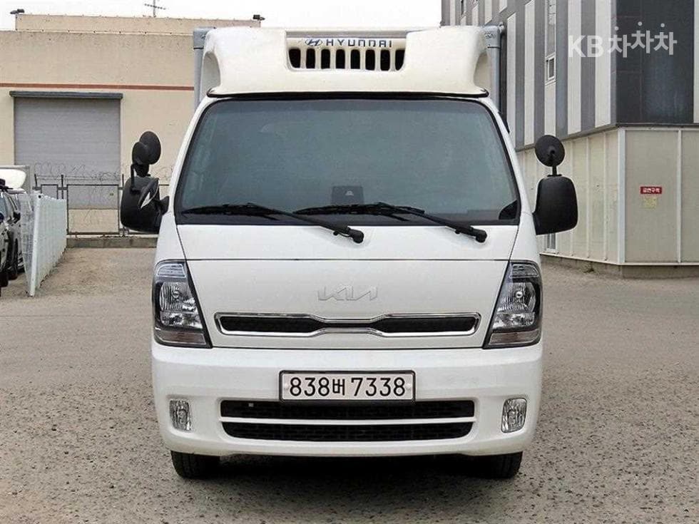 Kia The New (facelift) Bongo 3 (light truck) 냉동Top (Cargo)차 1 Ton 표준형 표준캡 Extra Long L - Image 1