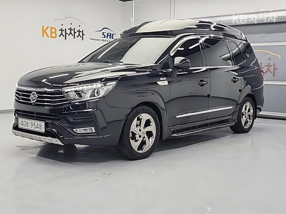 KG Mobility 코란도 투리스모 9-seater 4WD 샤토 하이 Limousine - Image 1