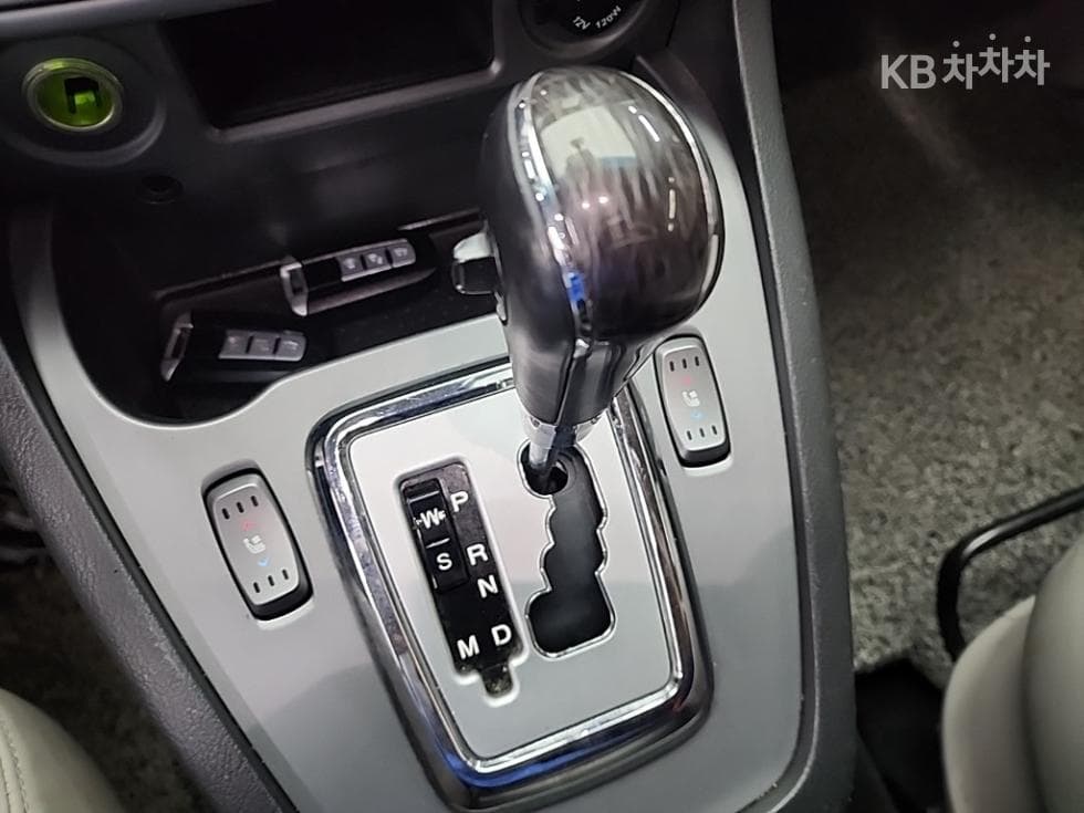 KG Mobility 코란도 투리스모9-seater 4WD 샤토 하이 Limousine - 8