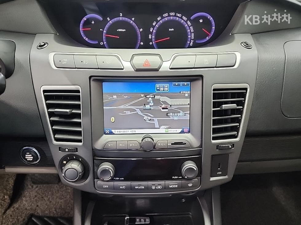 KG Mobility 코란도 투리스모9-seater 4WD 샤토 하이 Limousine - 10