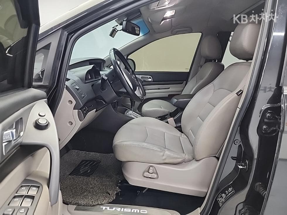 KG Mobility 코란도 투리스모9-seater 4WD 샤토 하이 Limousine - 11