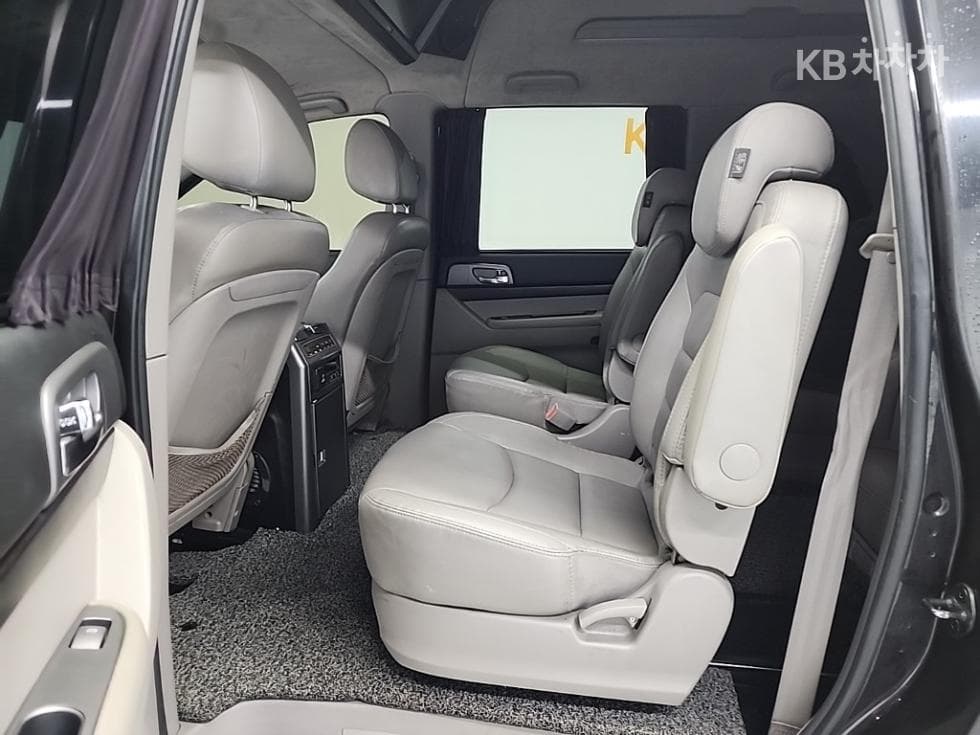 KG Mobility 코란도 투리스모9-seater 4WD 샤토 하이 Limousine - 12