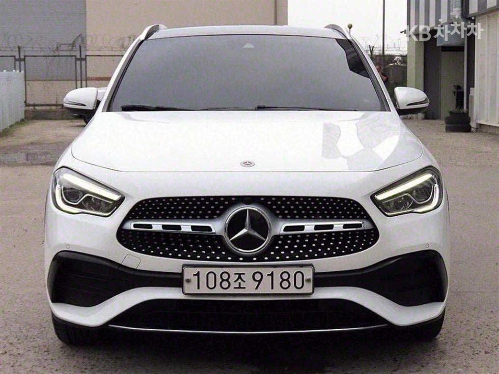 Mercedes-Benz GLA H247 250 4Matic Standard - Image 1