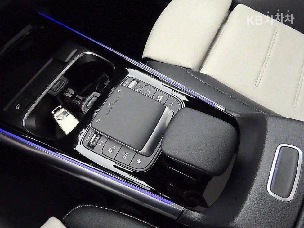 Mercedes-Benz GLA H247250 4Matic Стандартен - 11