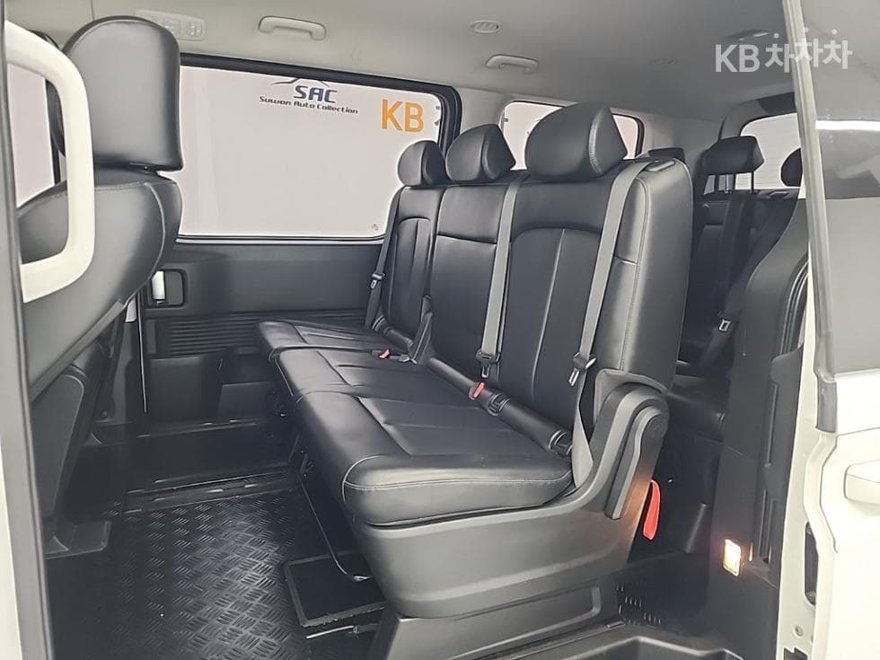 Хюндай Staria2.2 Турер 11 AWD Modern - 12