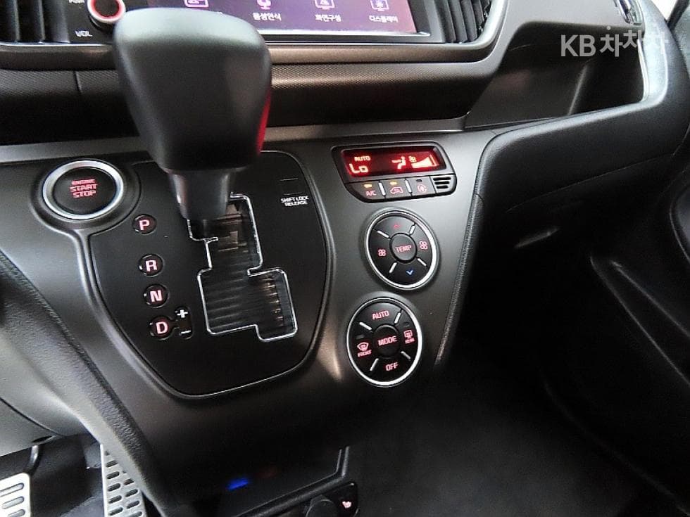 Kia The New (facelift) Kia Ray (van)1.0 Gasoline Signature - 9