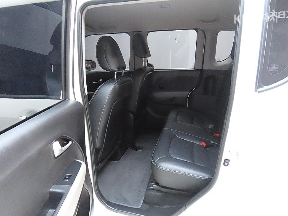 Kia The New (facelift) Kia Ray (van)1.0 Gasoline Signature - 11