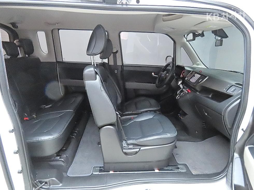 Kia The New (facelift) Kia Ray (van)1.0 Gasoline Signature - 12