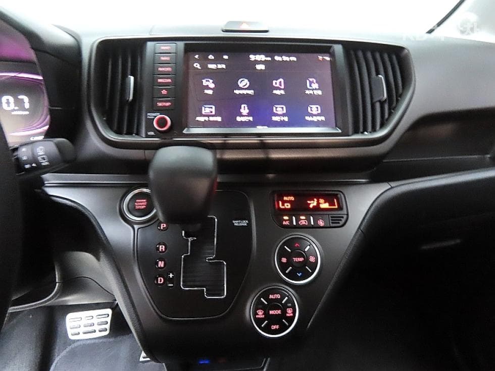 Kia The New (facelift) Kia Ray (van)1.0 Gasoline Signature - 17
