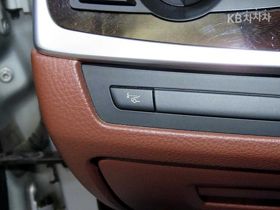 BMW Нов5 Серия528i F10 - 14