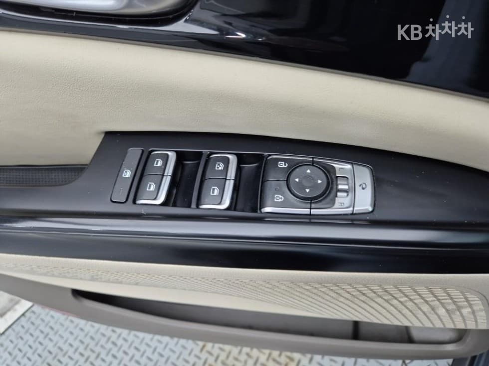 Kia Carnival 4th generationD2.2 9-seater Prestige - 17