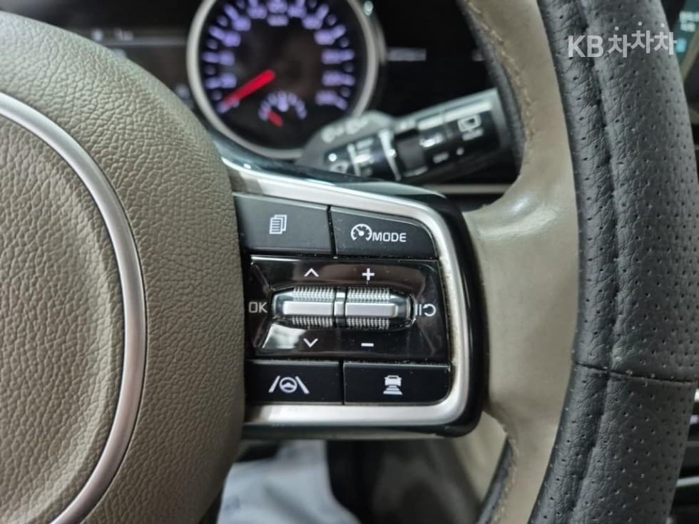 Kia Carnival 4th generationD2.2 9-seater Prestige - 7