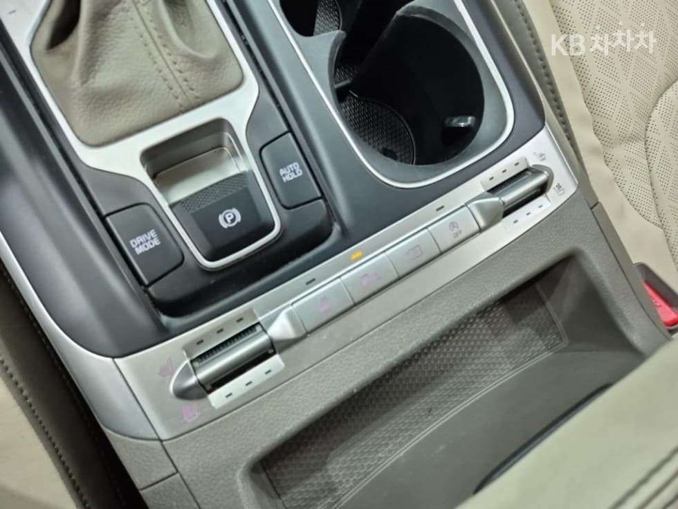 Kia Carnival 4th generationD2.2 9-seater Prestige - 13
