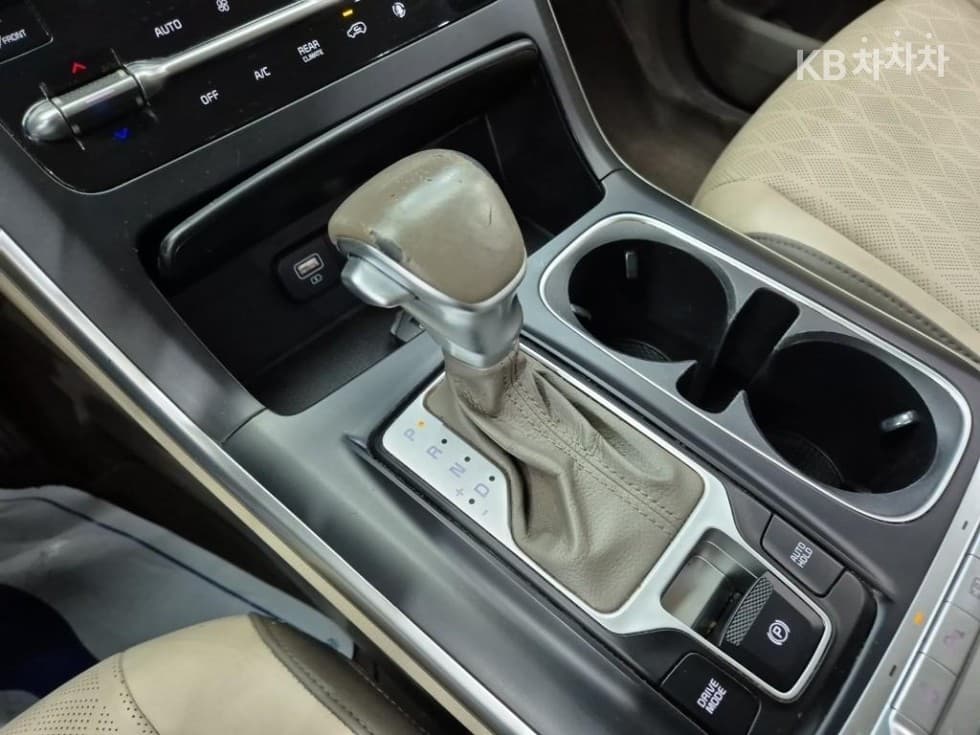 Kia Carnival 4th generationD2.2 9-seater Prestige - 12