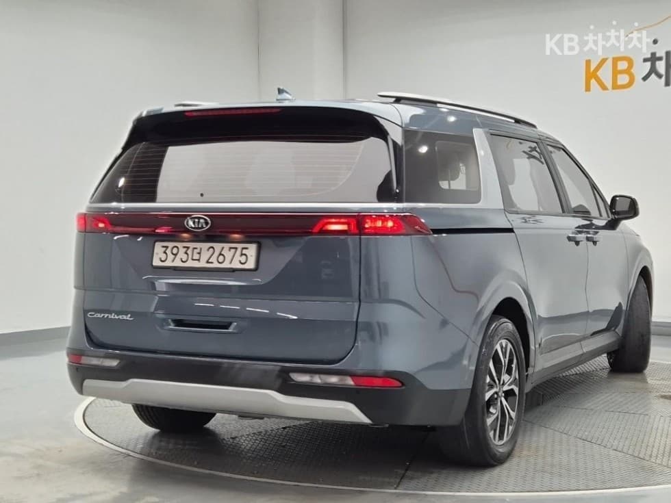 Kia Carnival 4th generationD2.2 9-seater Prestige - 3