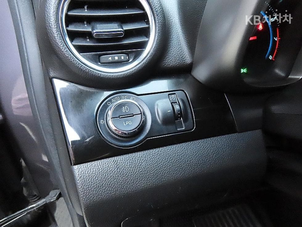 GM Korea Chevrolet OrlandoLPG LTZ Premium - 12