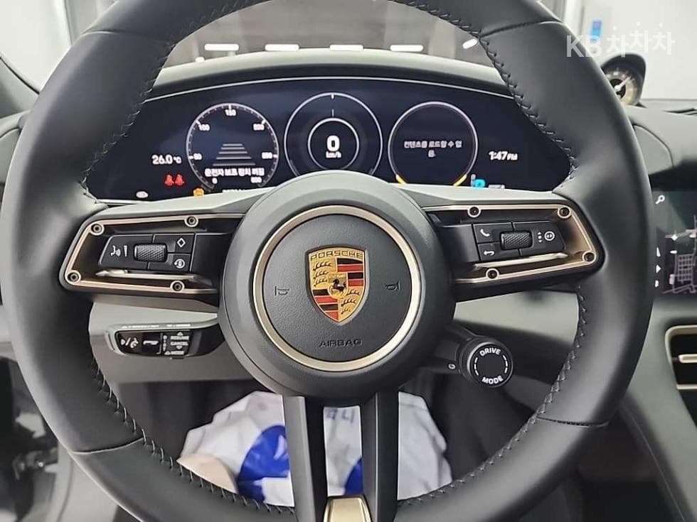 Porsche TaycanBase - 9