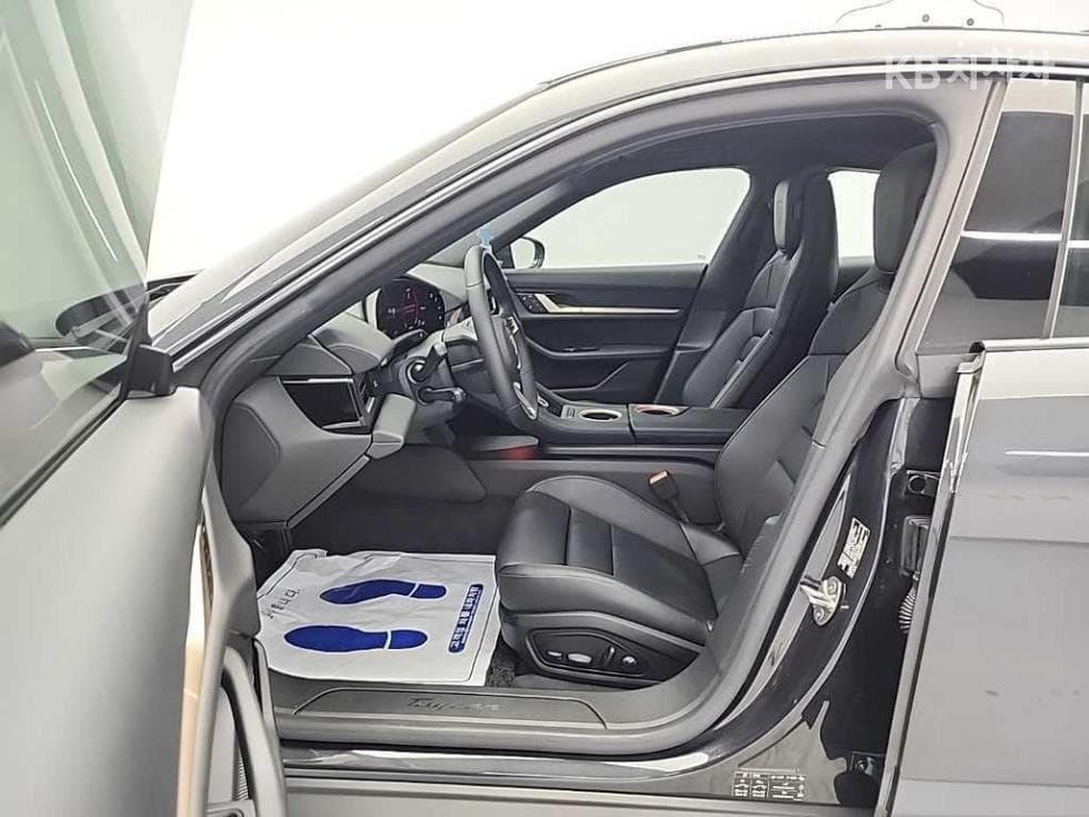 Porsche TaycanBase - 11