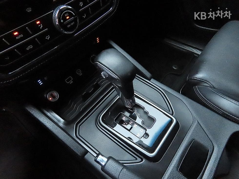 KG Mobility New Rexton 스포츠2.2 2WD Prestige - 9