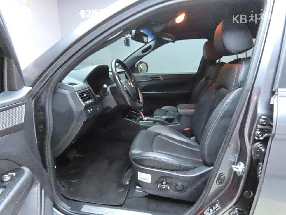 KG Mobility New Rexton 스포츠2.2 2WD Prestige - 10