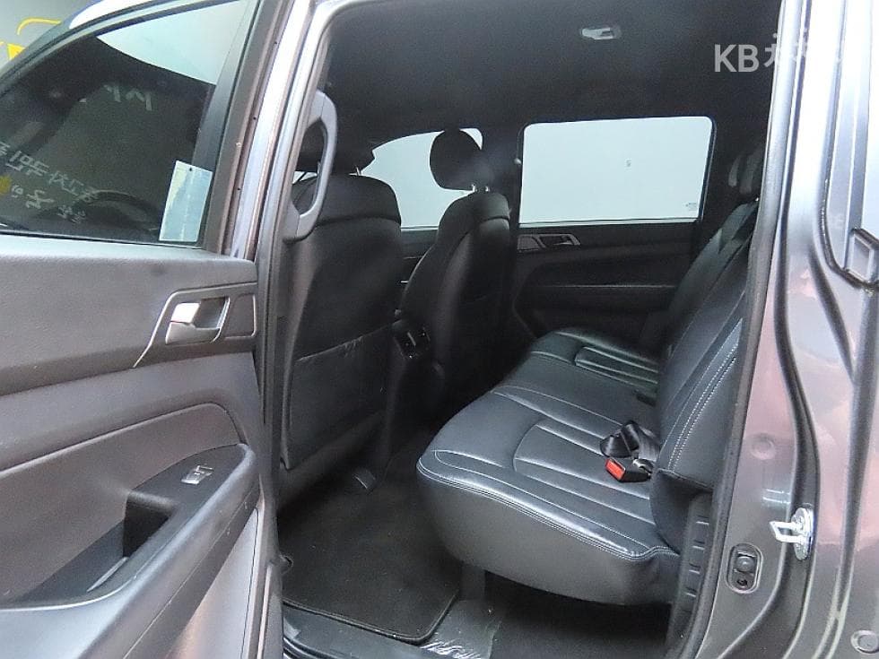 KG Mobility New Rexton 스포츠2.2 2WD Prestige - 11