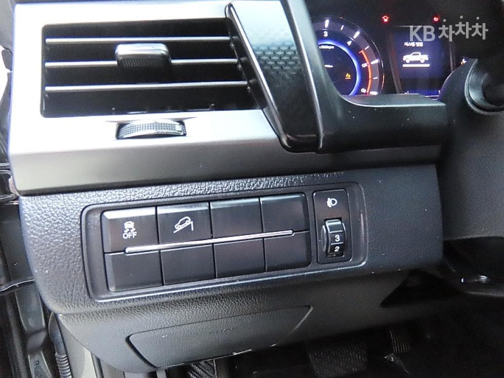 KG Mobility New Rexton 스포츠2.2 2WD Prestige - 12