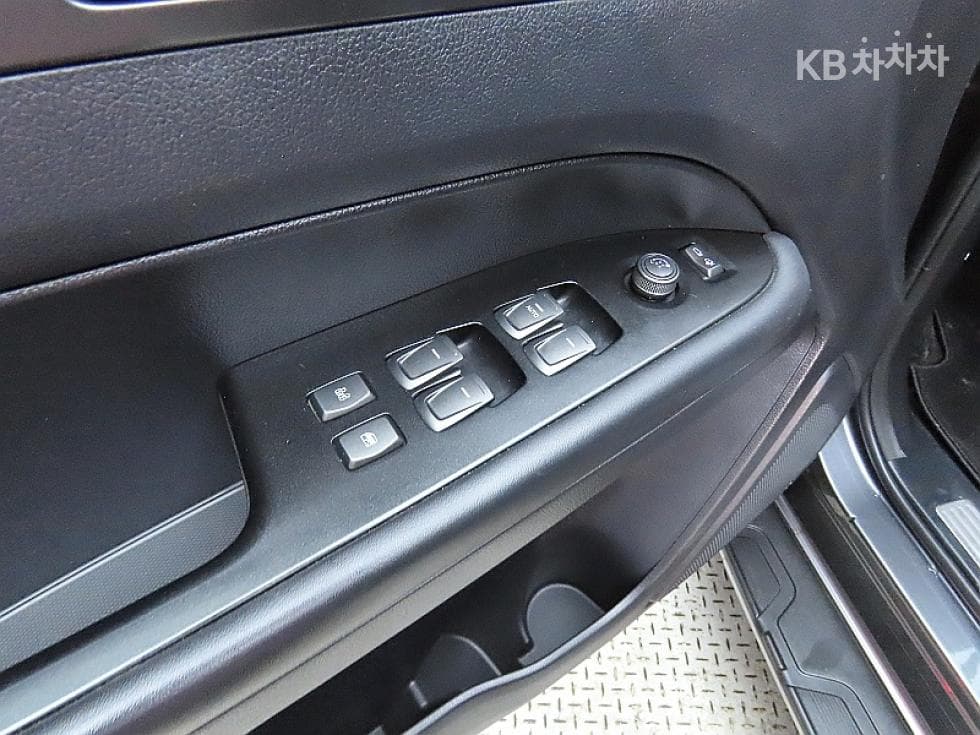 KG Mobility New Rexton 스포츠2.2 2WD Prestige - 13