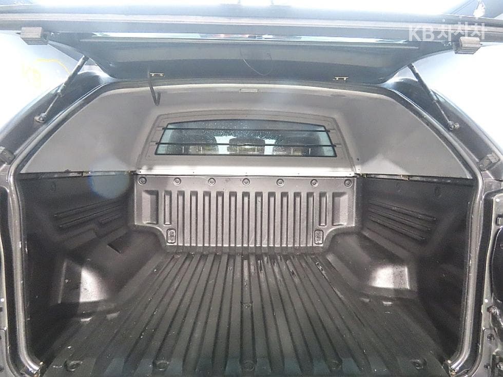 KG Mobility New Rexton 스포츠2.2 2WD Prestige - 19