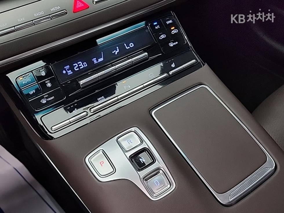 Хюндай The New (фейслифт) Grandeur (Azera)LPi 3.0 Рент-а-кар Premium - 8