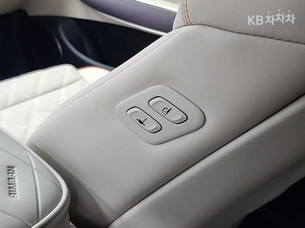 Дженезис GV70Бензин 2.5T 스포츠패키지 AWD - 13