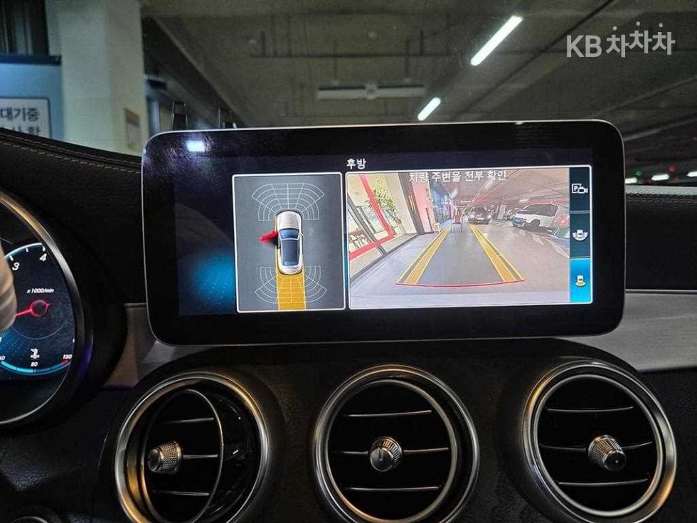 Mercedes-Benz The New (фейслифт) C-КласC200 Cabriolet - 18