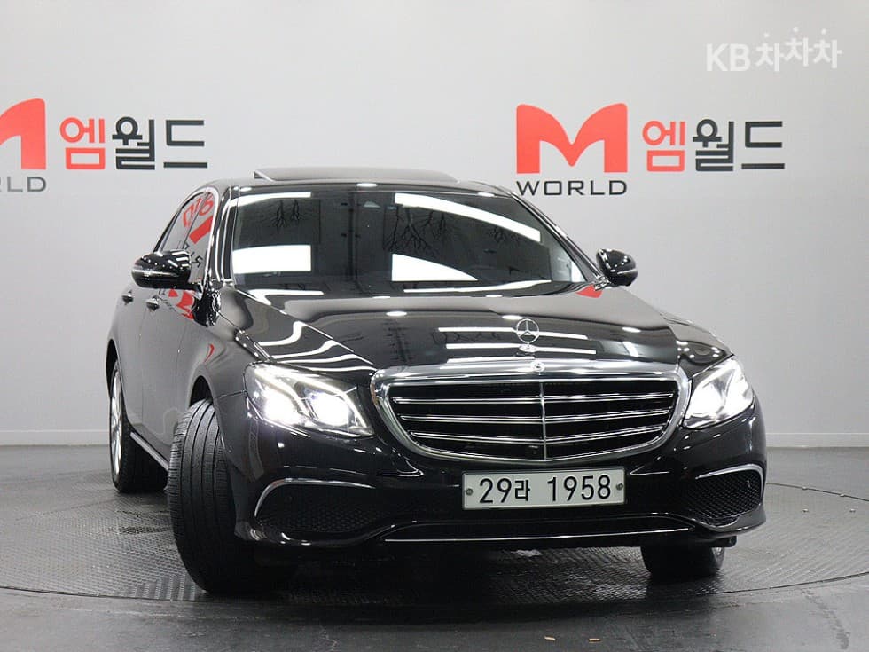 Mercedes-Benz E-Клас (W213)E300 4Matic Exclusive - 2