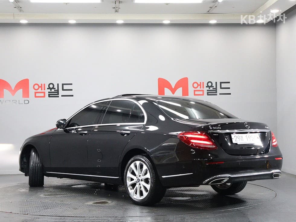Mercedes-Benz E-Клас (W213)E300 4Matic Exclusive - 4