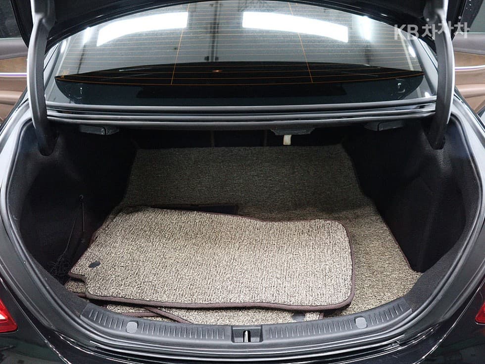 Mercedes-Benz E-Клас (W213)E300 4Matic Exclusive - 5