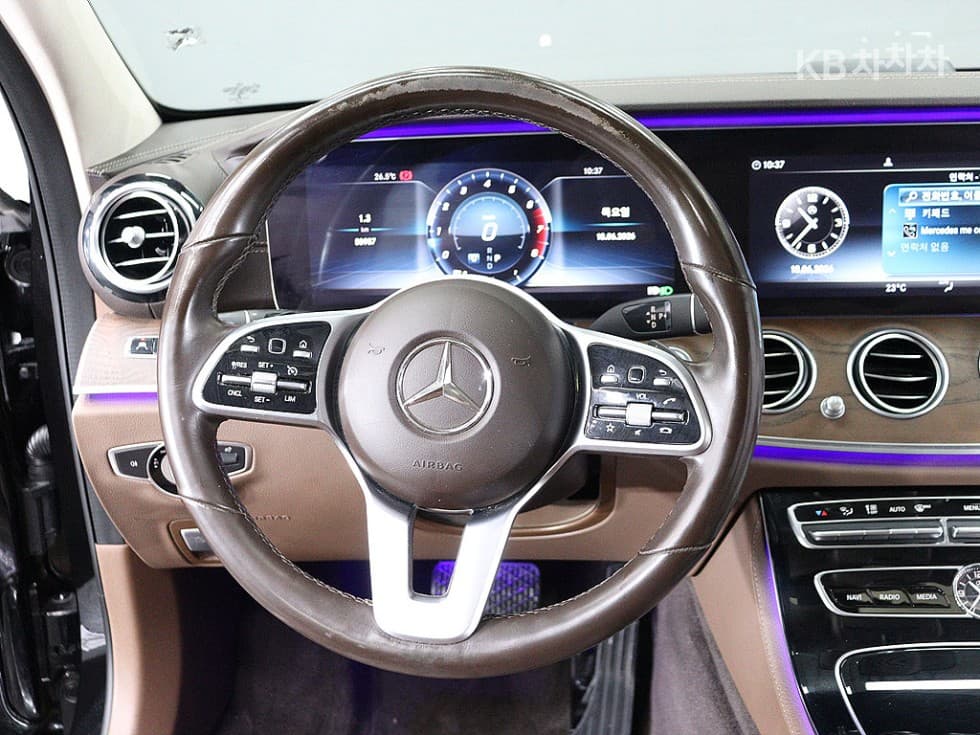 Mercedes-Benz E-Клас (W213)E300 4Matic Exclusive - 14